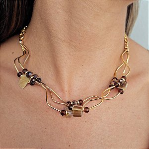 Colar Curto Banhado com Cristais e Madrepérola