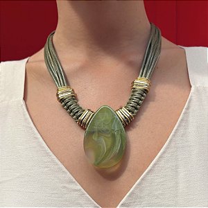 Maxi Colar Green com Gota de Resina em Nuances