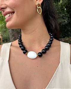 Colar Curto Black com Ágata Branca Central