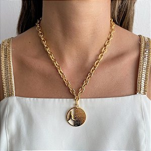 Colar Curto Banhado com Oração 'Pai Nosso'