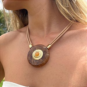 Colar Curto Resina Circular Marrom