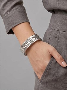Bracelete Quadrado Martelado cor Prata