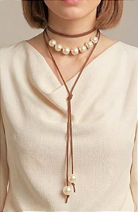 Choker Marrom Camurça e Pérolas
