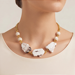 Colar Banhado e Howlita Branca