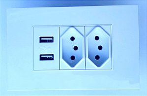 TOMADA USB 2 TOM 10A + 2 TOM USB 3A 5V C/ PL 4X2 BR KIT MODULAR