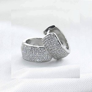 Brinco de Prata 925, tipo argola, com zircônias.