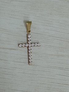 Pingente cruz em zircônia