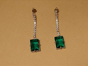 Brinco zircônia com pedra verde