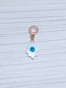 Berloque mão em madrepérola e olho grego