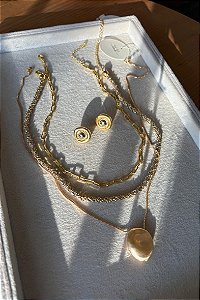 Composição com Dourado e Escovado