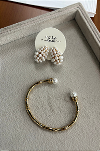 Composição com Bracelete e Pérolas