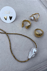 Colar Pedrinhas Douradas Pérola Barroca