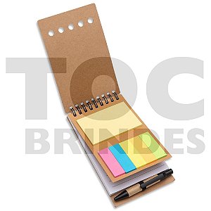 Bloco para anotações com capa kraft e miolo pautado, com blocos coloridos autoadesivos e mini-caneta esferográfica azul