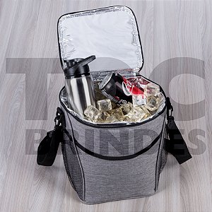 Bolsa térmica 12 litros, em nylon, bolsos laterais e frontal, alças e revestimento térmico