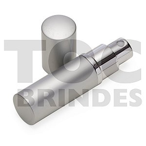 Porta perfume em aço, 8 ml, com frasco interno em plástico, tampa e detalhe cromado