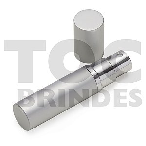 Porta perfume em aço, 5 ml, com frasco interno em plástico, tampa e detalhe cromado