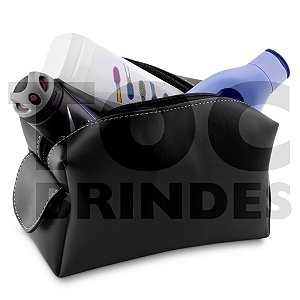 Necessaire em couro sintético com pegador lateral