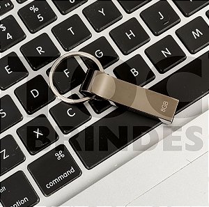 Pen drive em aço, com pintura grafite espelhada e argola para chaveiro, com armazenamento de 4GB, 8GB, 16GB ou 32GB