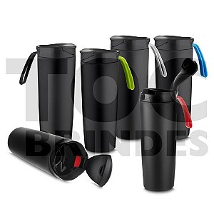 Copo 400ml, em plástico preto fosco, base com ventosa, alça emborrachada colorida, tampa rosqueável com abertura de bocal