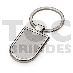 Chaveiro em aço brilhante, formato de escudo, com chapa central fosca e argola alto brilho