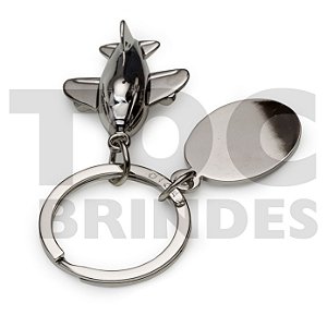 Chaveiro em aço brilhante, formato de avião, “3D”, com chapinha para personalização e argola alto brilho