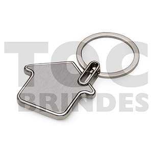 Chaveiro em aço brilhante, formato de casa, com chapa central fosca dos dois lados e argola alto brilho