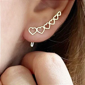 BRINCO COM 5 CORAÇÕES VAZADOS OURO 18K.