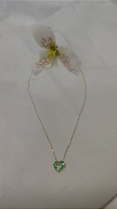 GARGANTILHA CORAÇÃO VAZADO PEDRAS DE ZIRCÔNIA 45CM OURO 18K.