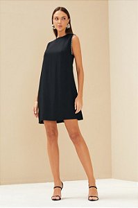 Vestido Reto com Aplicação nas Mangas Fórum