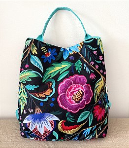 Mochila estilosa estampada com vários ziperes