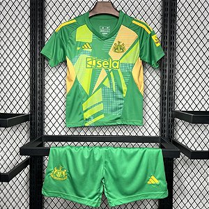 Novo Kit Infantil Newcastle Goleiro Verde Camisa e Short  2024 / 2025