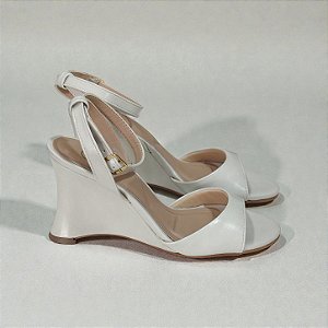 Sandália Feminina Anabela Escultural Moderna Cor Off White