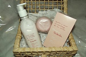 Kit Jasmim - Creme Hidratante + Cx Sabonete Massageador + Sabonete Hidratante