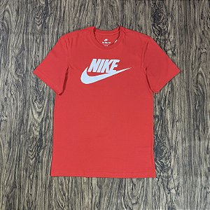 Camiseta Nike Sportswear Vermelha