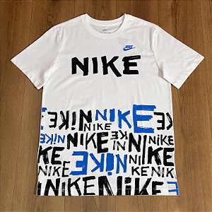 Camiseta Nike Sportswear Printed Branca com Azul