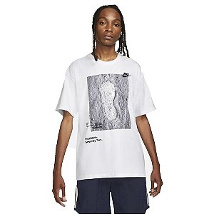 Camiseta Nike Sportswear Gravity Zero Branca