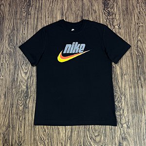 Camiseta Nike Sportswear Swoosh Preta