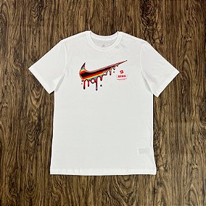 Camiseta Nike Sportswear Swoosh Color Branca