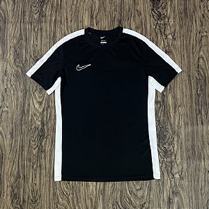 Moletom Nike Sportswear Essentials+ Preto