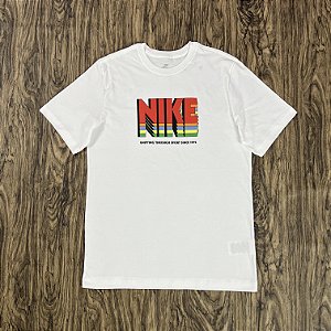 Camiseta Nike Sportswear 3D Color