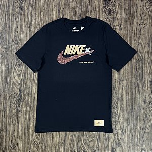 Camiseta Nike Sportswear Coffee Preta
