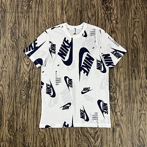Camiseta Nike Sportswear Multi Swoosh Branca
