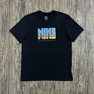 Camiseta Nike Sportswear 3D Color Preta