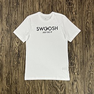 Camiseta Nike Sportswear Swoosh Branca