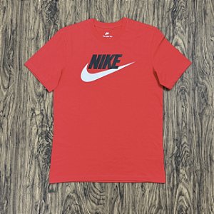 Camiseta Nike Sportswear Icon Futura Vermelha