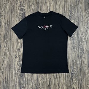 Camiseta Nike Sportswear Premium Preta