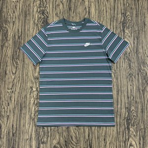 Camiseta Nike Sportswear Club Listrada