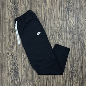 Calça Nike Club Woven Taper Preta