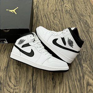 Tênis Nike Air Jordan 1 Mid Reverse Panda