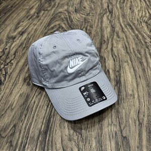 Boné Nike Club Cinza